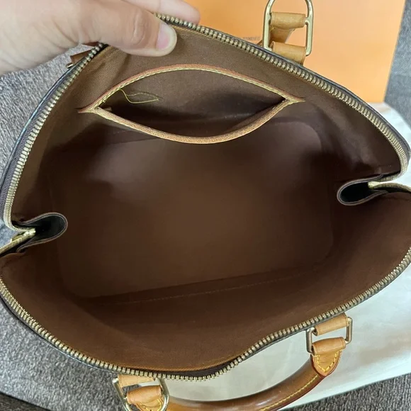 Louis Vuitton Alma in Monogram - Picture 6 of 13